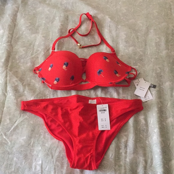 Red Bikini - Picture 2 of 3